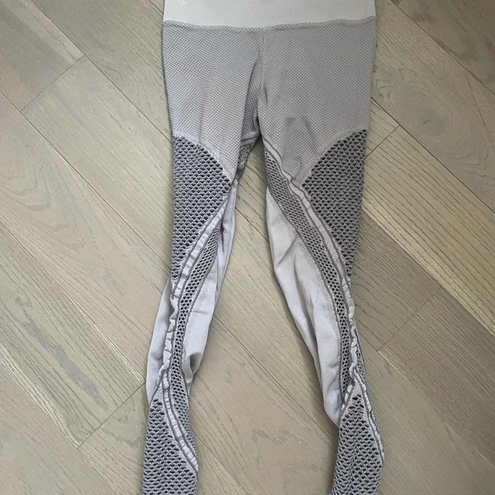 Nux ankle length cut out leggings